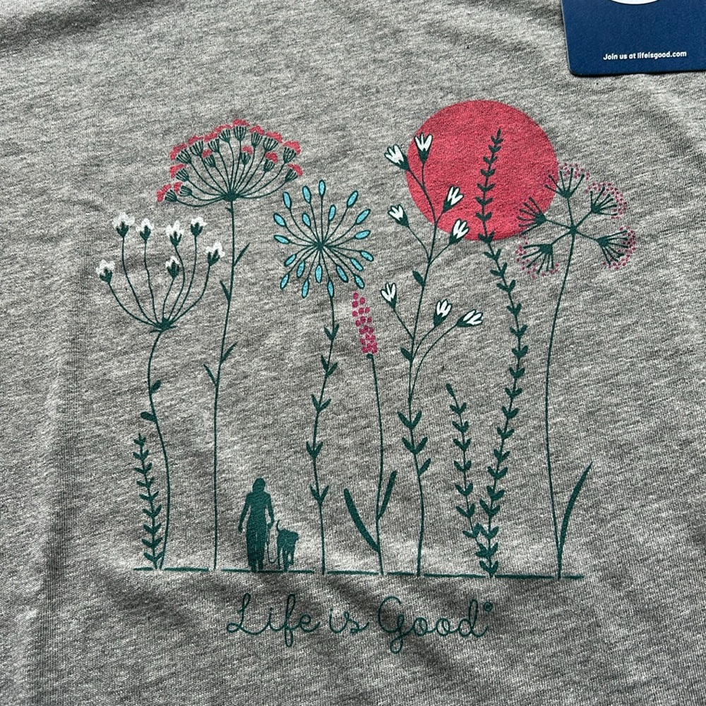 Life Is Good Gray Tank Top Athletic Style Crusher Large NWT Wildflower Walk